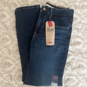 Women Levi’s 724 High-Rise Straight Cropped Jeans